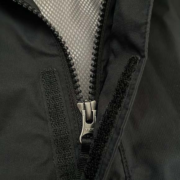 Boys black North Face dryvent ski jacket - Picture 3 of 5